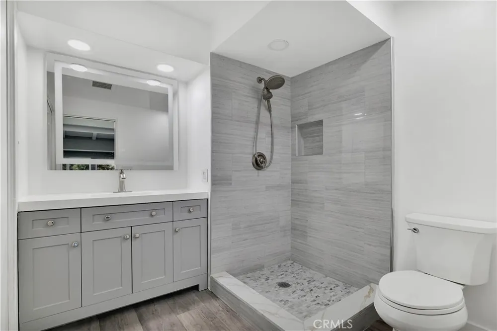 18234 Sugarman Street Tarzana, CA 91356