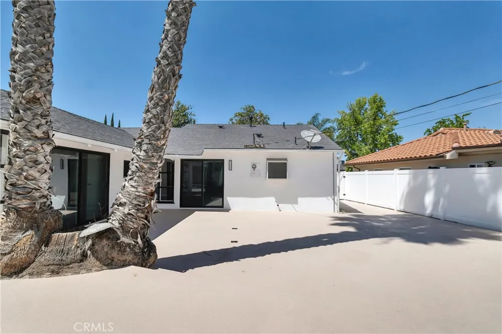 18234 Sugarman Street Tarzana, CA 91356