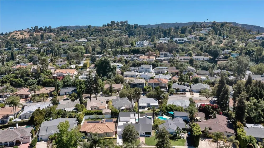 18234 Sugarman Street Tarzana, CA 91356