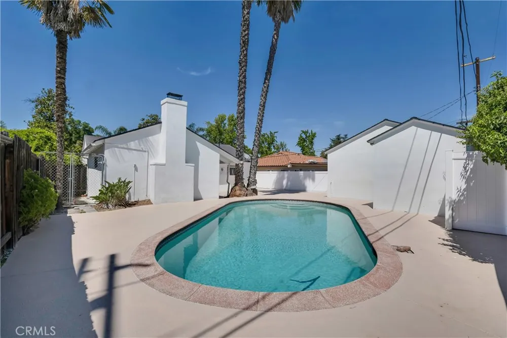 18234 Sugarman Street Tarzana, CA 91356