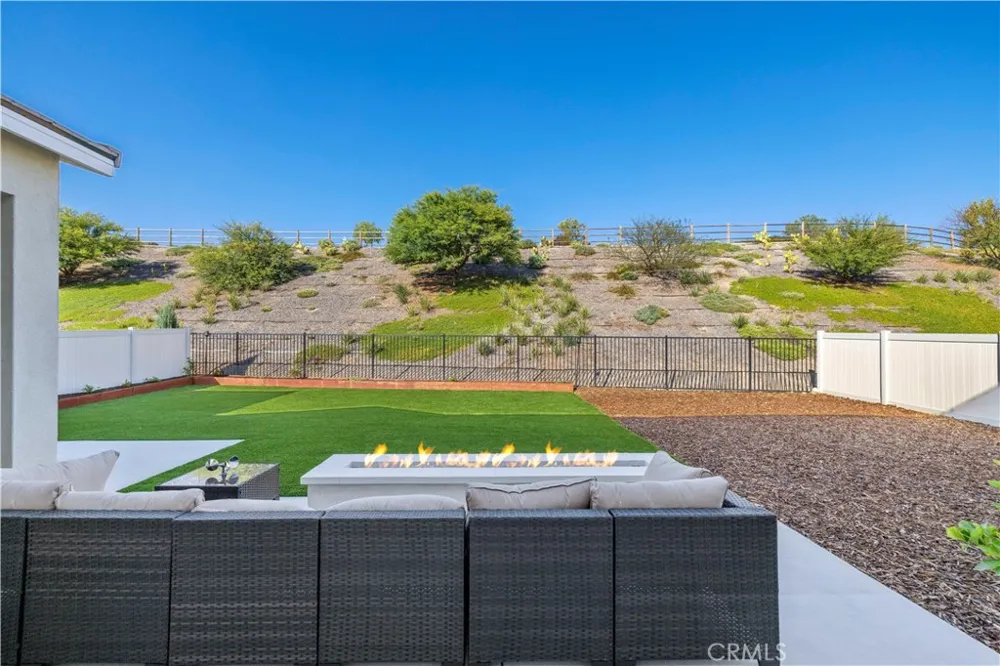 28683 Windbreak Saugus, CA 91350