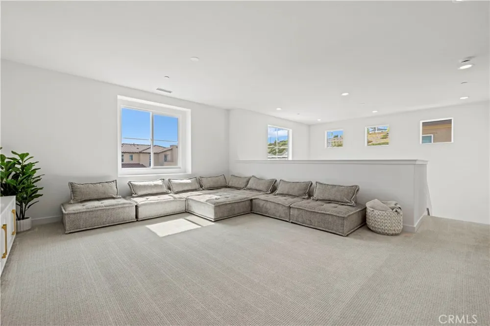 28683 Windbreak Saugus, CA 91350