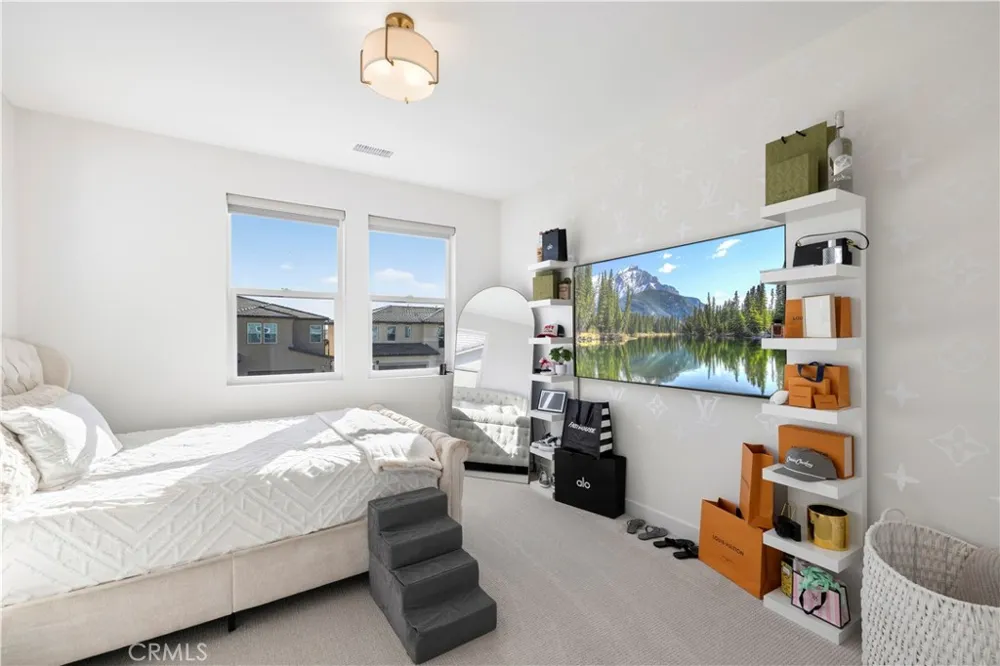 28683 Windbreak Saugus, CA 91350