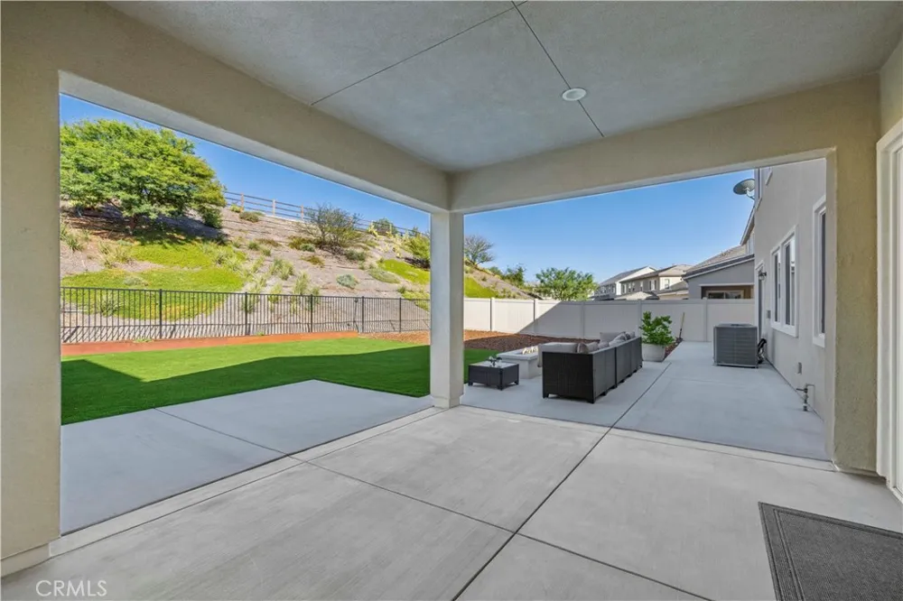 28683 Windbreak Saugus, CA 91350