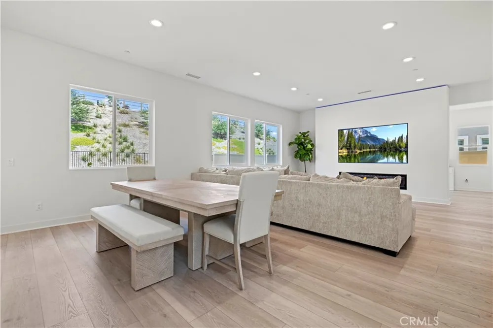 28683 Windbreak Saugus, CA 91350