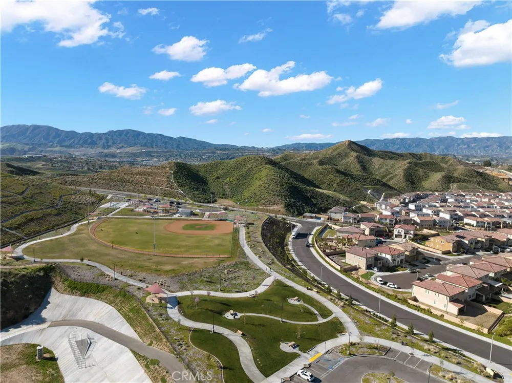 28683 Windbreak Saugus, CA 91350