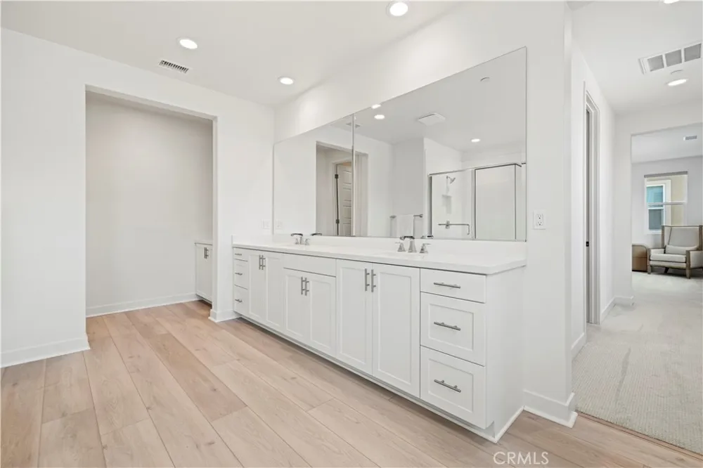 28683 Windbreak Saugus, CA 91350