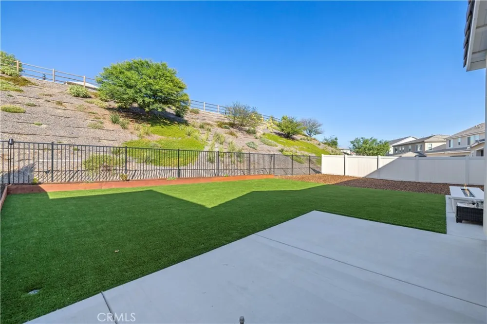 28683 Windbreak Saugus, CA 91350