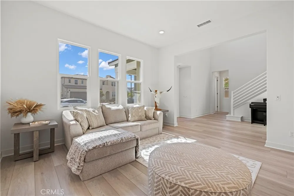 28683 Windbreak Saugus, CA 91350