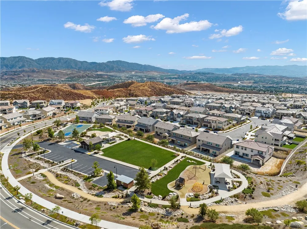 28683 Windbreak Saugus, CA 91350