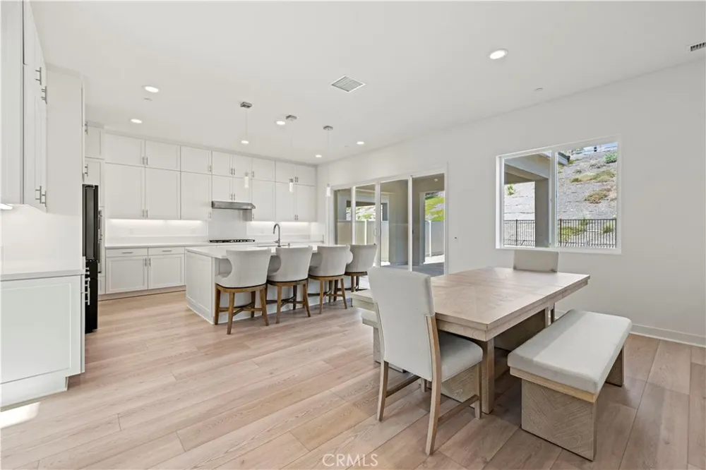 28683 Windbreak Saugus, CA 91350