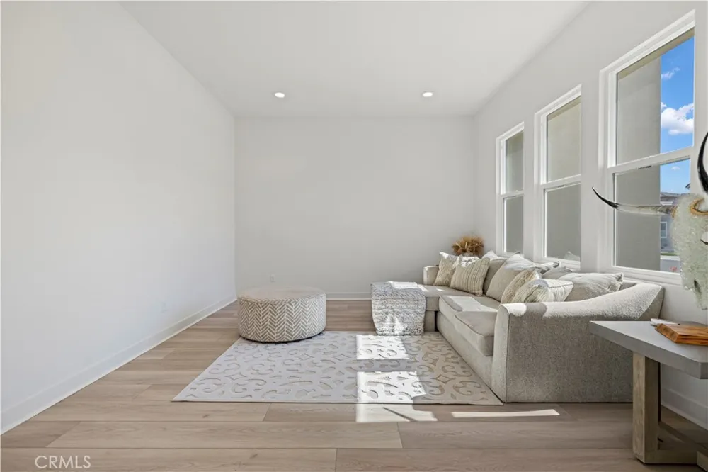 28683 Windbreak Saugus, CA 91350