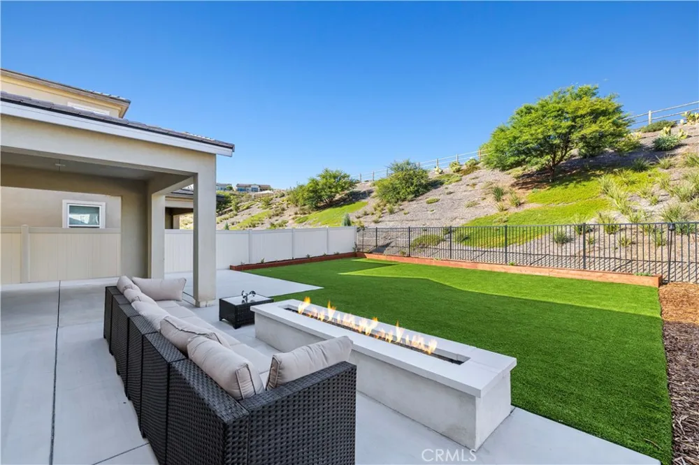 28683 Windbreak Saugus, CA 91350