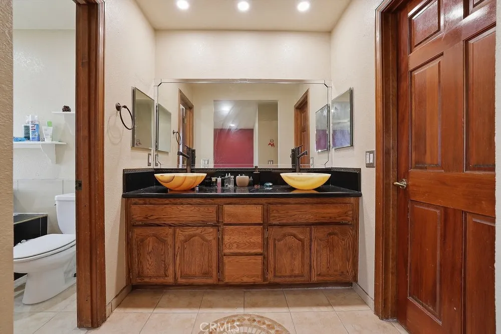 42060 Jenny Lane Lancaster, CA 93536
