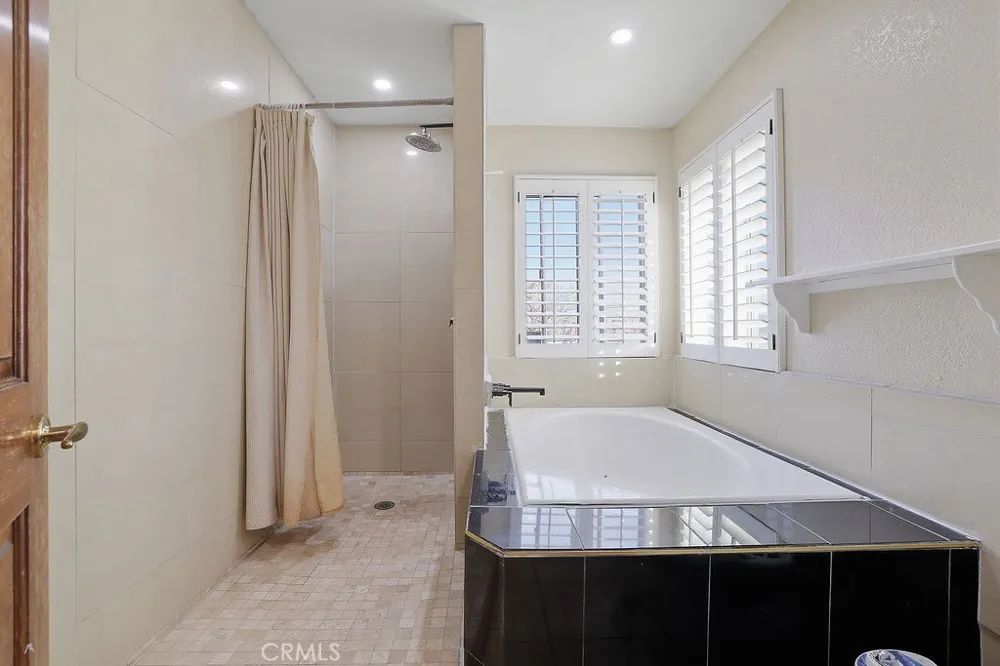 42060 Jenny Lane Lancaster, CA 93536