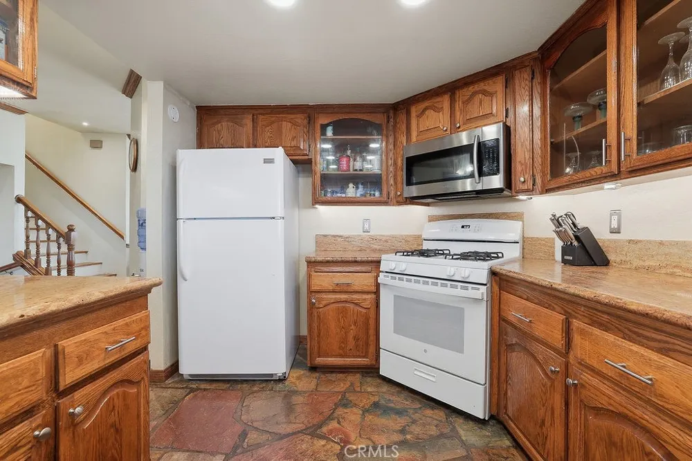 42060 Jenny Lane Lancaster, CA 93536