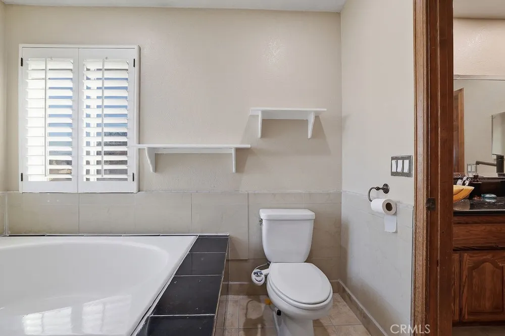 42060 Jenny Lane Lancaster, CA 93536