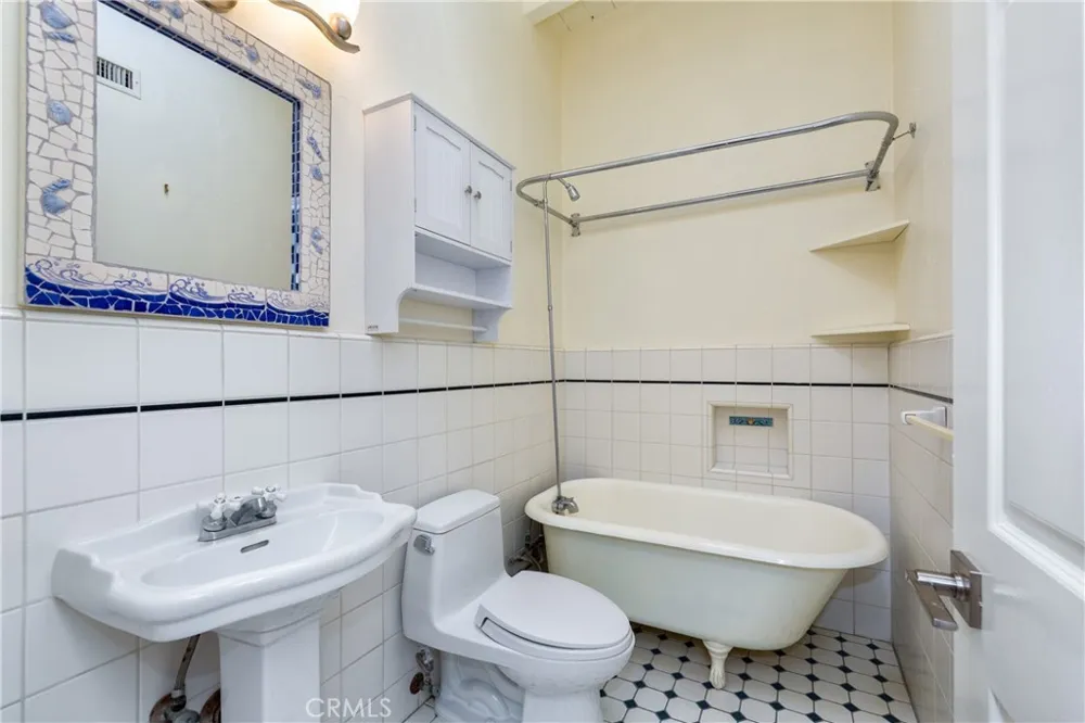 6403 Surfside Malibu, CA 90265