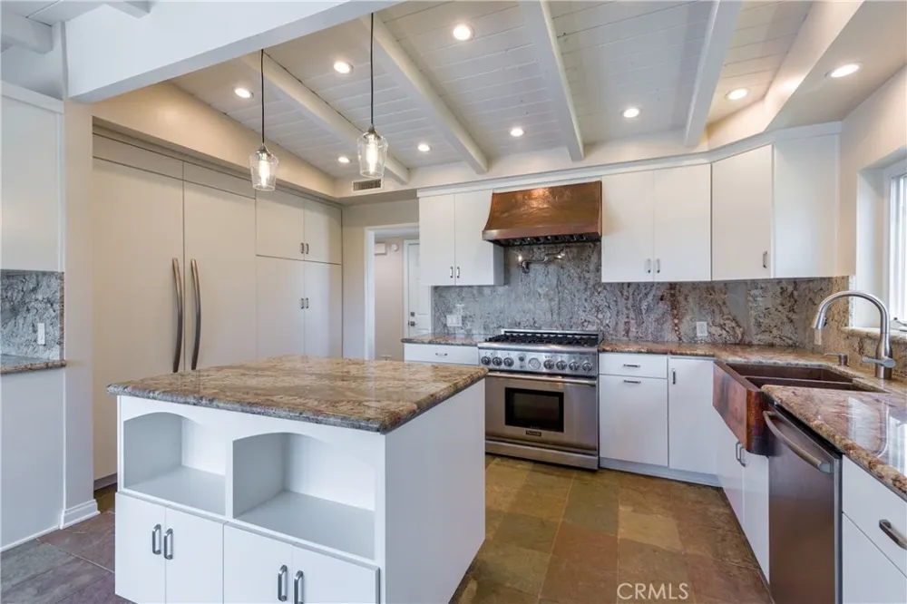 6403 Surfside Malibu, CA 90265