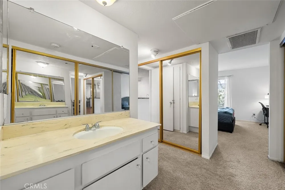 23515 Lyons Avenue #210 Valencia, CA 91355