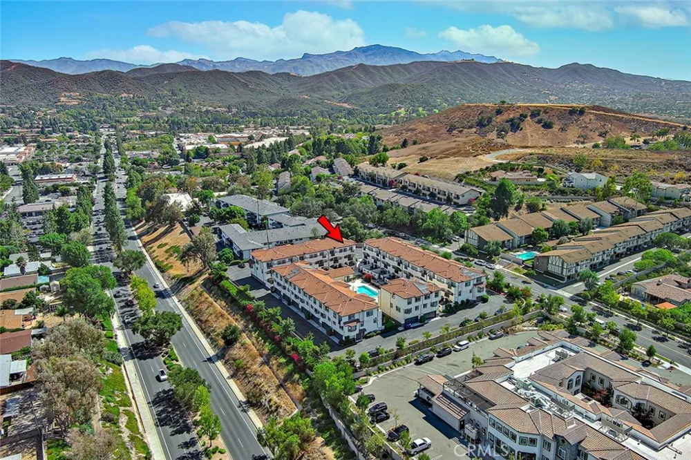946 Warwick Thousand Oaks, CA 91360