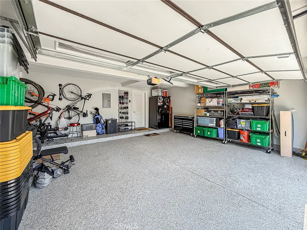946 Warwick Thousand Oaks, CA 91360
