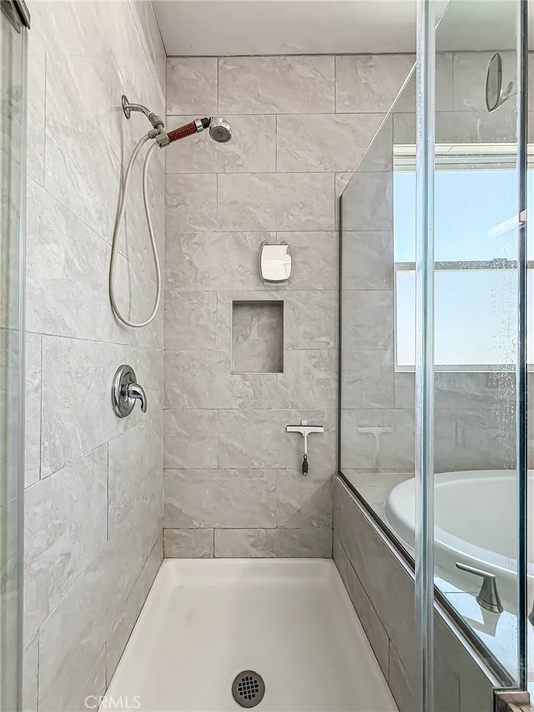946 Warwick Thousand Oaks, CA 91360