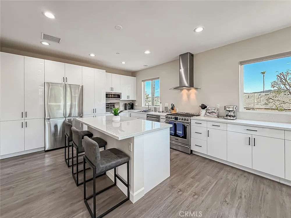 946 Warwick Thousand Oaks, CA 91360