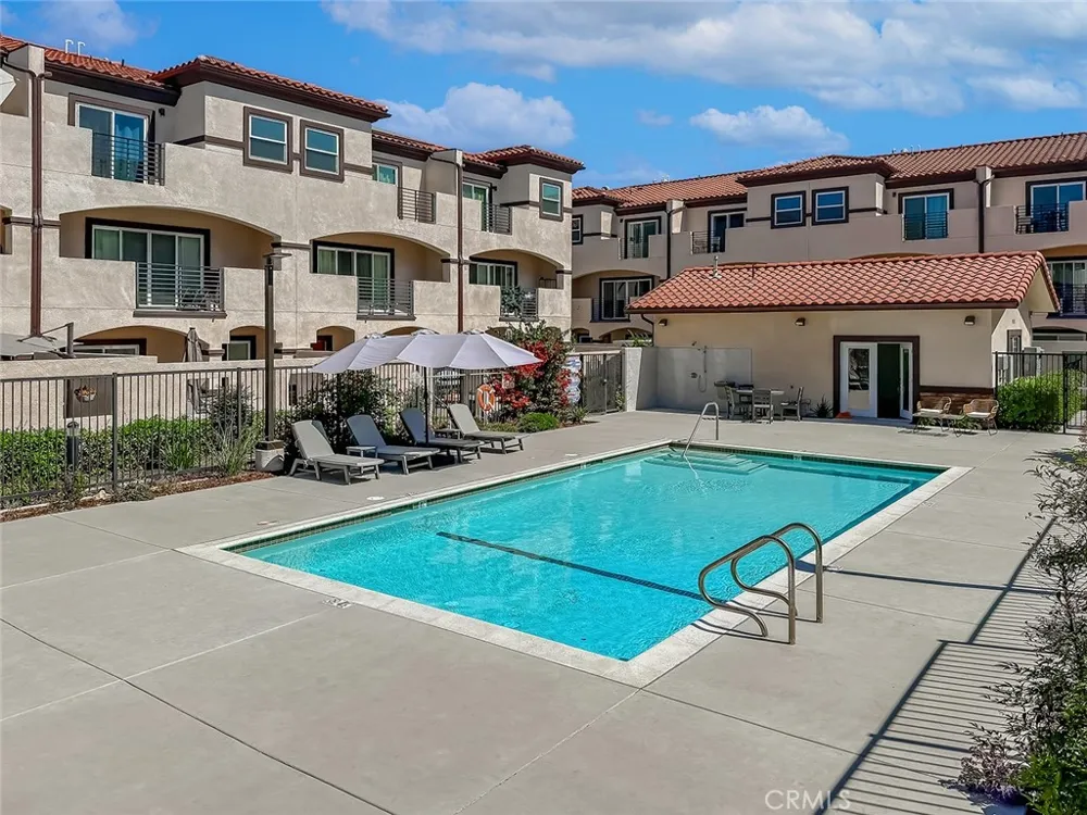 946 Warwick Thousand Oaks, CA 91360