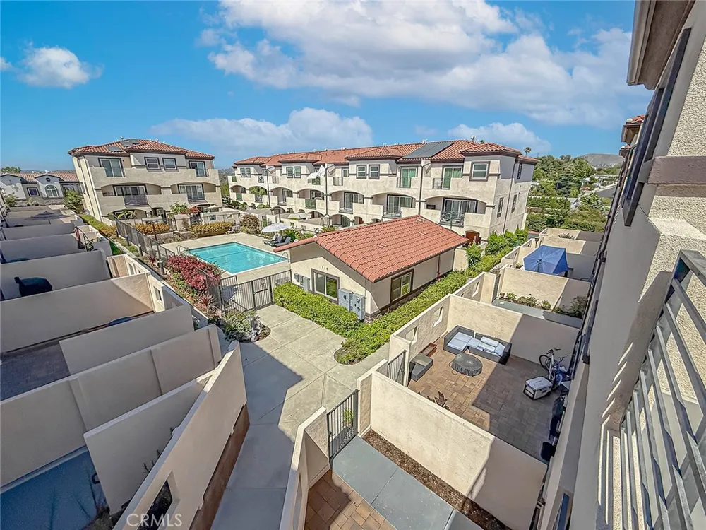 946 Warwick Thousand Oaks, CA 91360