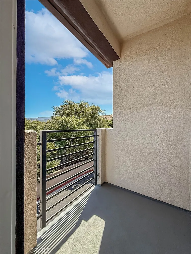 946 Warwick Thousand Oaks, CA 91360