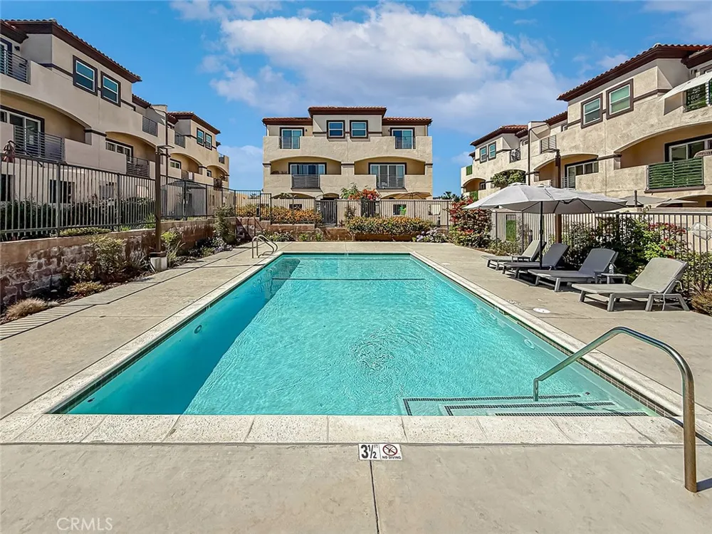 946 Warwick Thousand Oaks, CA 91360