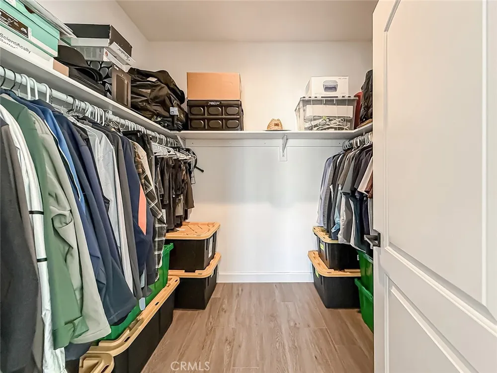 946 Warwick Thousand Oaks, CA 91360