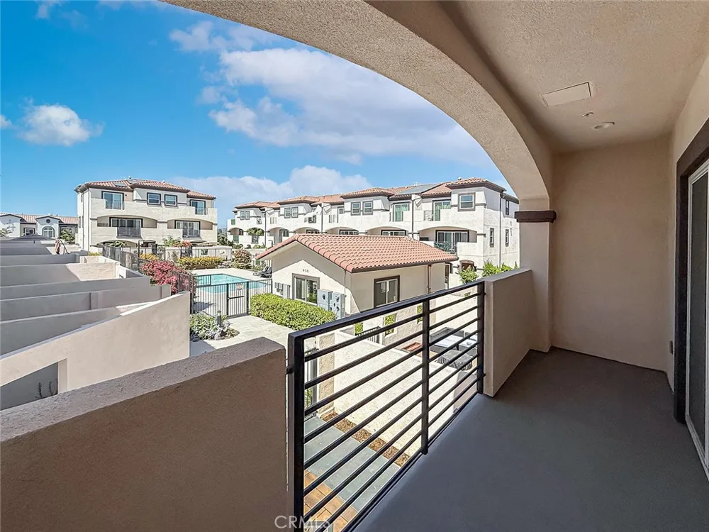946 Warwick Thousand Oaks, CA 91360