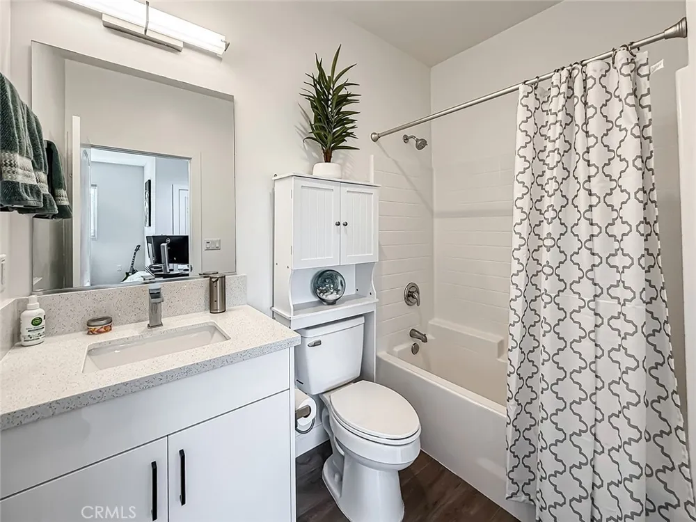 946 Warwick Thousand Oaks, CA 91360