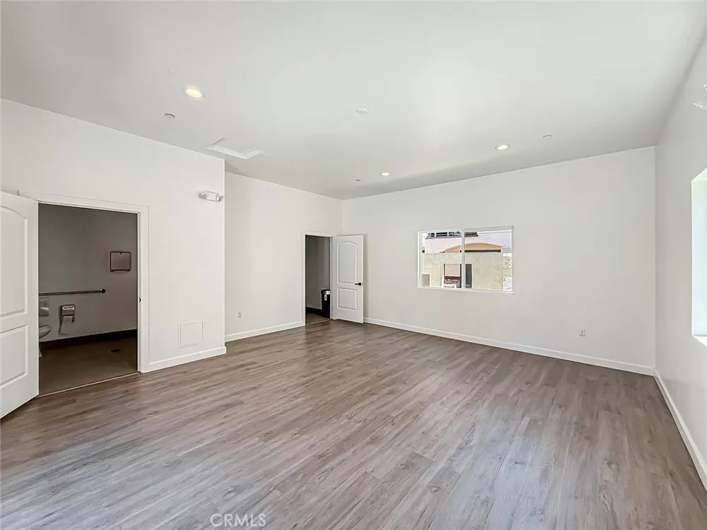946 Warwick Thousand Oaks, CA 91360