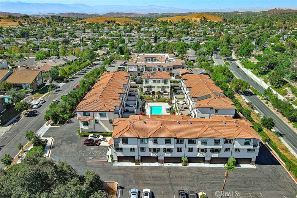 946 Warwick Thousand Oaks, CA 91360