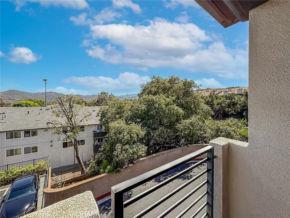 946 Warwick Thousand Oaks, CA 91360