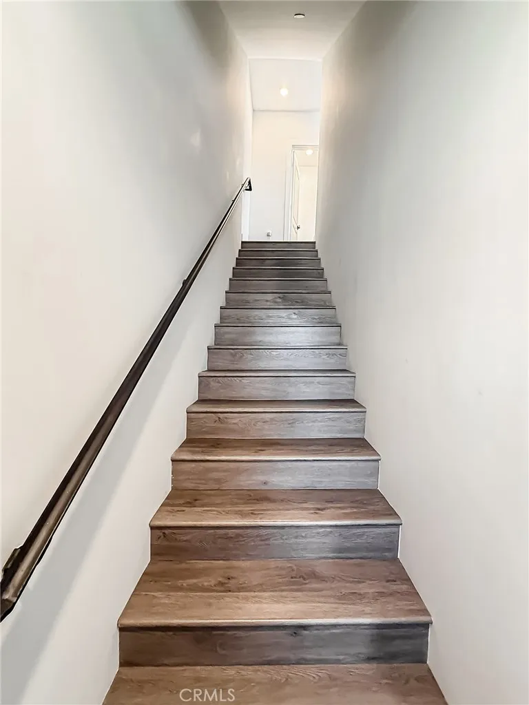 946 Warwick Thousand Oaks, CA 91360