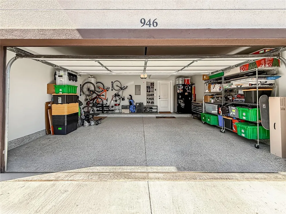 946 Warwick Thousand Oaks, CA 91360