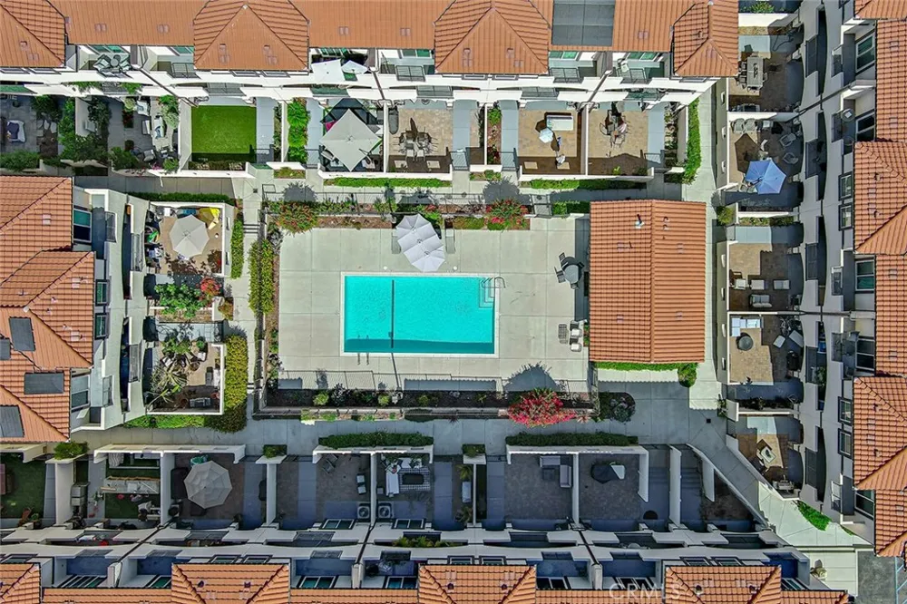 946 Warwick Thousand Oaks, CA 91360