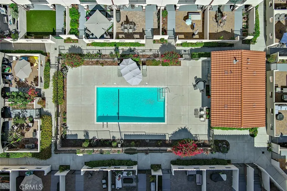 946 Warwick Thousand Oaks, CA 91360