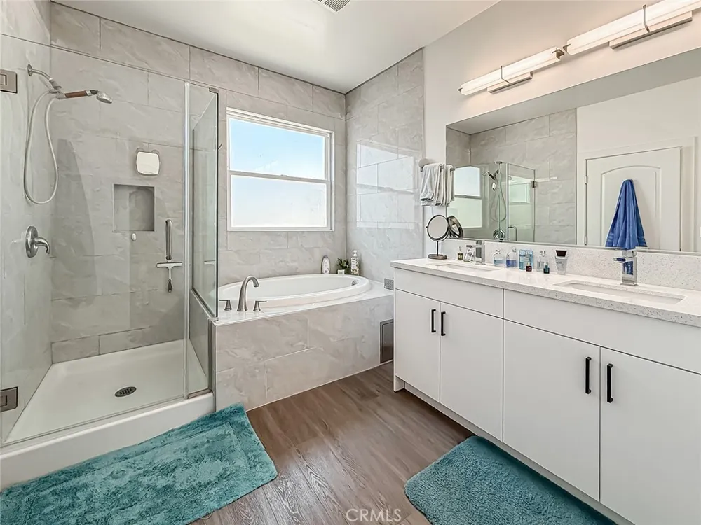 946 Warwick Thousand Oaks, CA 91360
