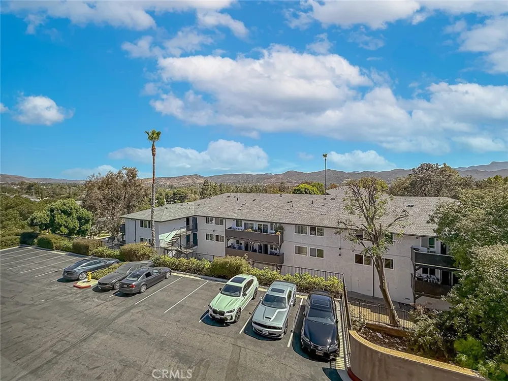 946 Warwick Thousand Oaks, CA 91360