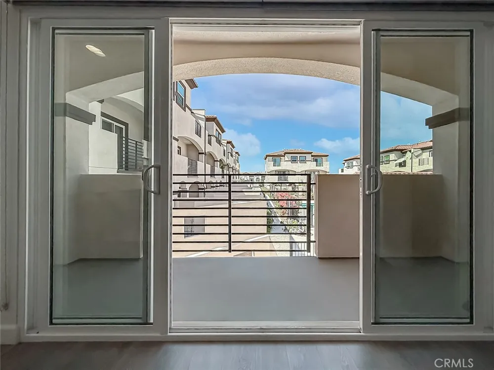946 Warwick Thousand Oaks, CA 91360