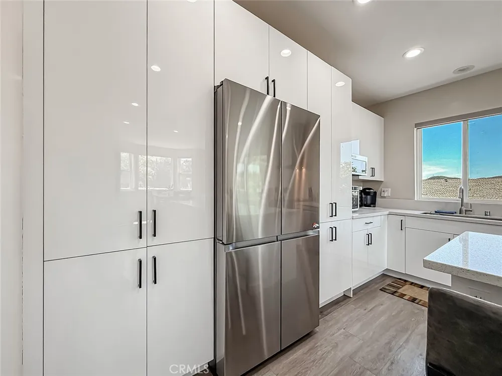 946 Warwick Thousand Oaks, CA 91360