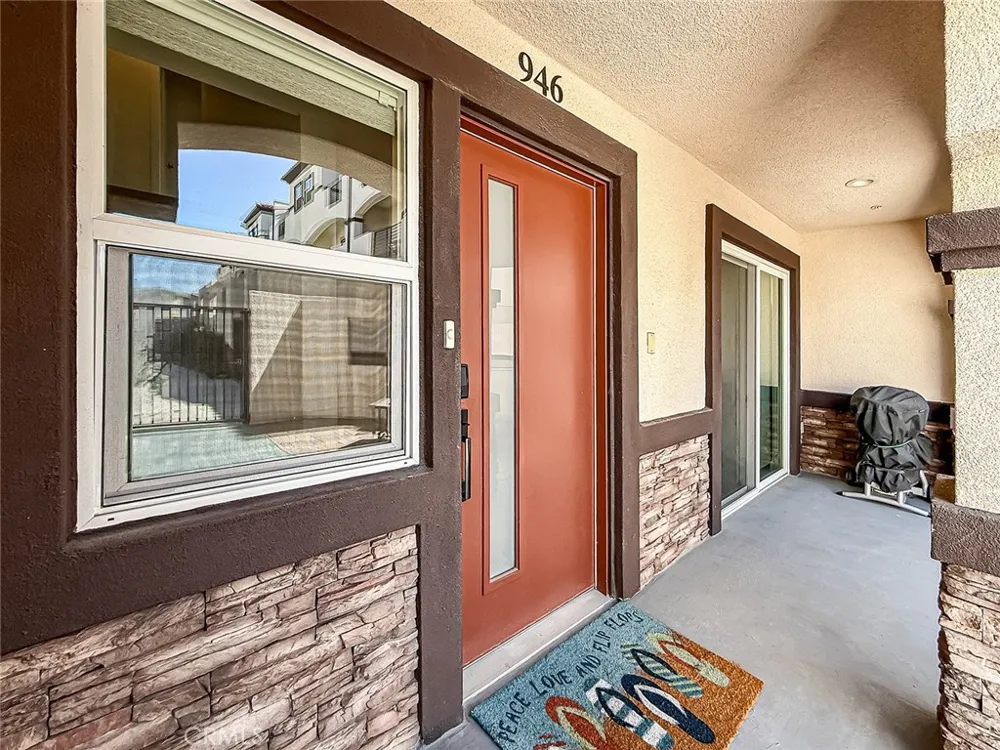 946 Warwick Thousand Oaks, CA 91360
