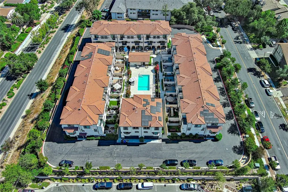 946 Warwick Thousand Oaks, CA 91360