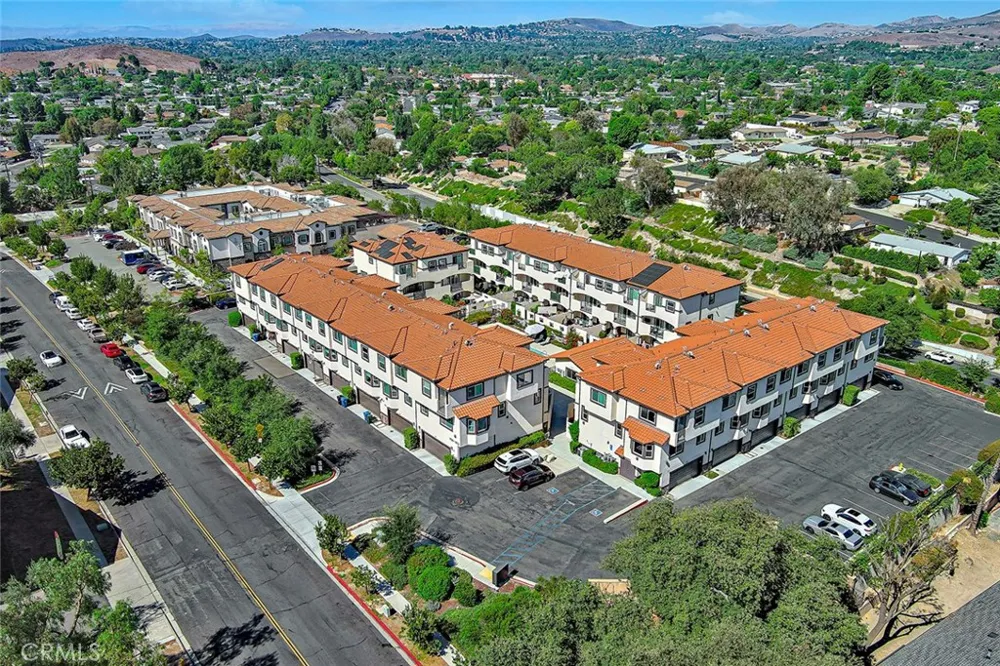 946 Warwick Thousand Oaks, CA 91360