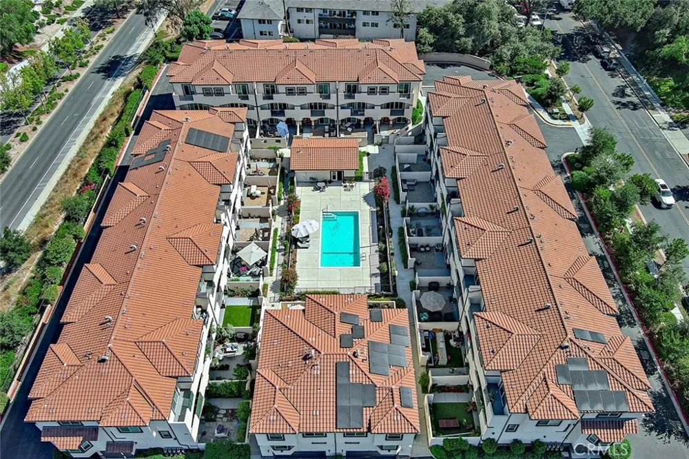 946 Warwick Thousand Oaks, CA 91360